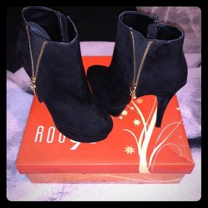 Size 7 1/2 bootie platform heel